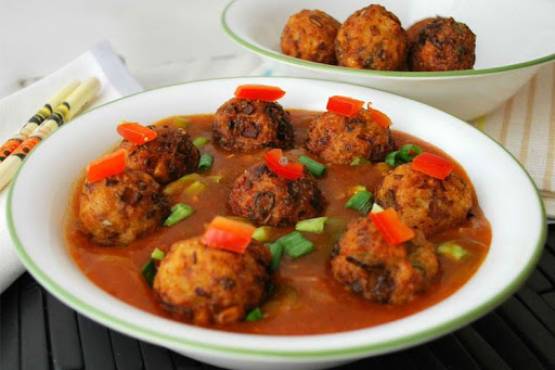 Vegetable balls with hot garlic sauc 